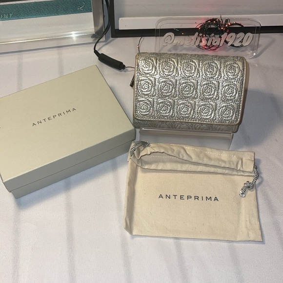 Authentic ANTEPRIMA Compact Wallet Leather Champagne EUC with box & dustbag - Picture 4 of 11